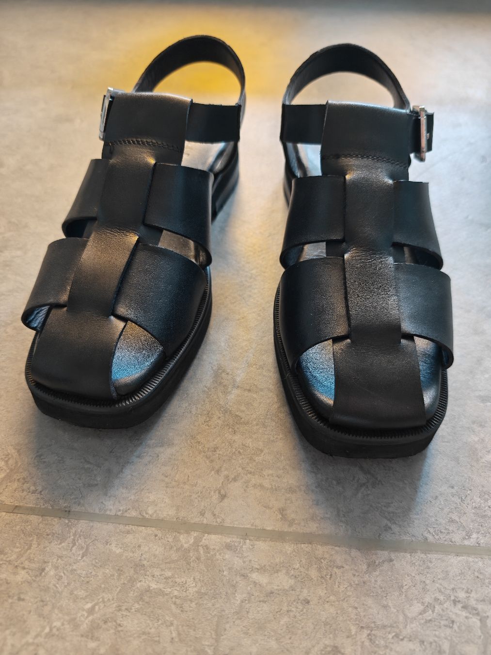 Damenschuhe: black leather sandals  – Neu (gemäss Beschreibung) aus Zürich von seconda_chance