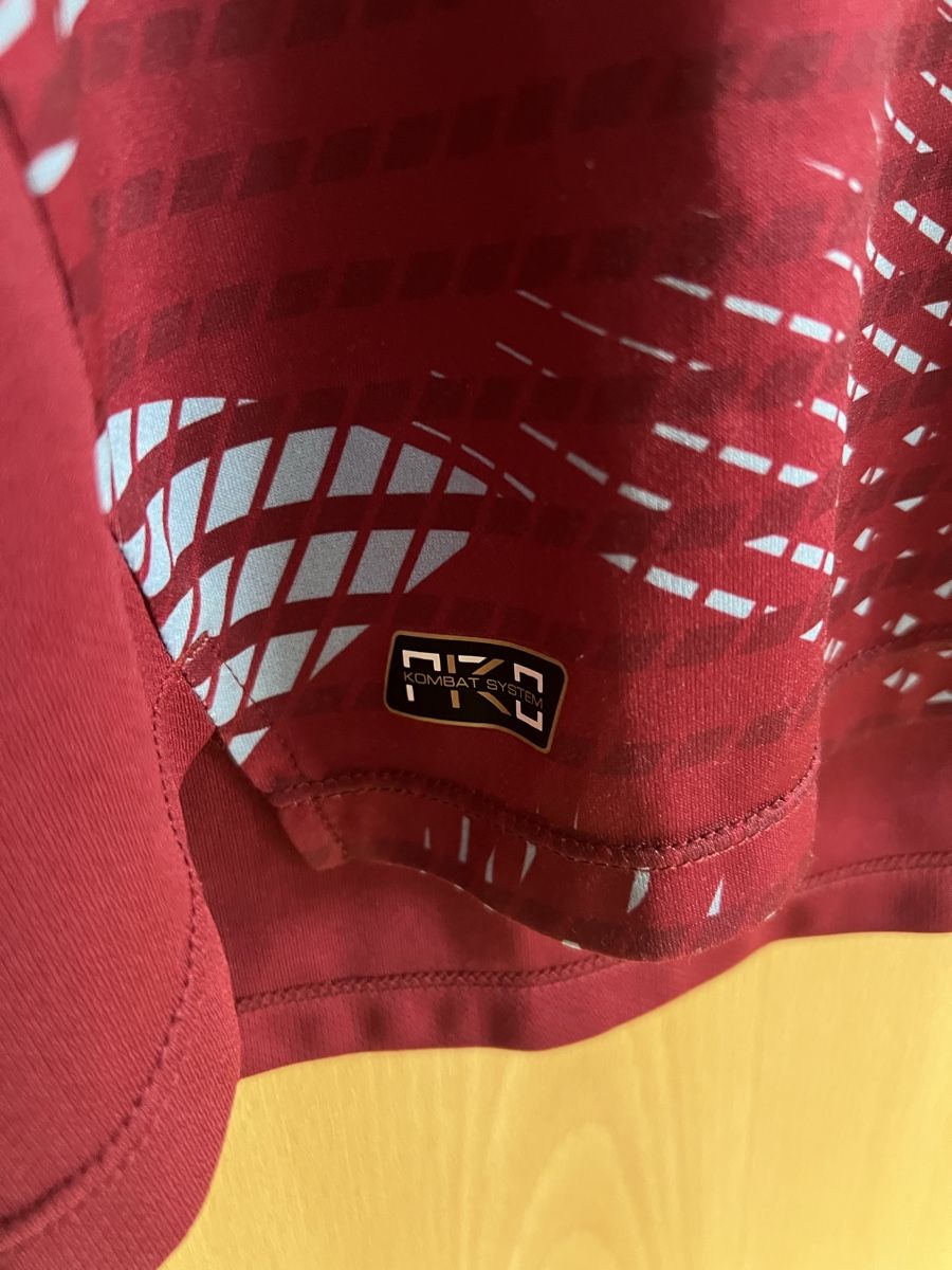 Kappa Canottiere & Pantaloni: Aston Villa Player Pre Match Trainingshirt Gr XL – Usato da Mümliswil venduto da Calciopat 2