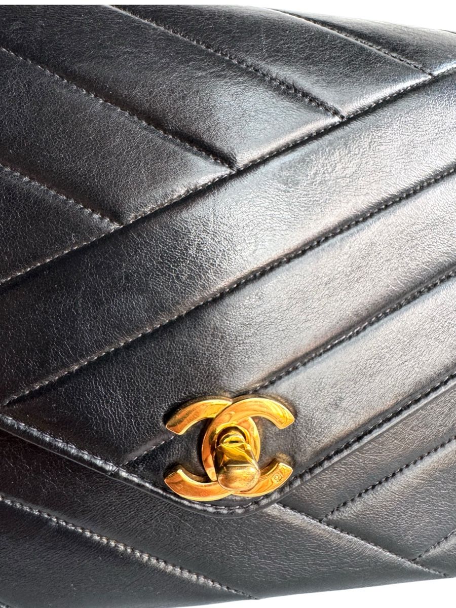 Chanel Taschen für Damen: Chanel Medium Chevron Flap Bag Tasche – Gebraucht aus Kriens von hannaandkiko 6
