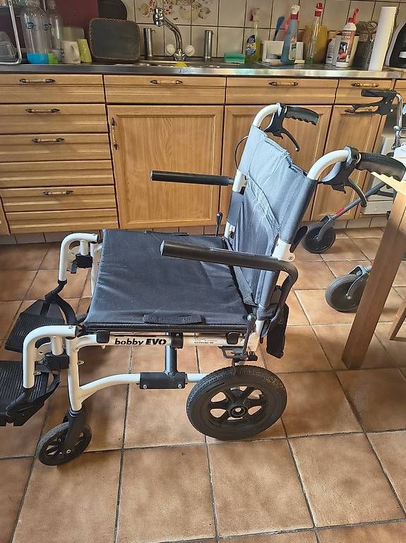 Sedie a rotelle: matériel pour personne âgàe – Usato da Evionnaz venduto da var_nfx7 2