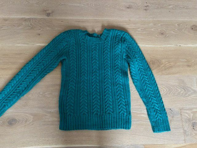 Maglioni & Felpe: Handgestrickter Pullover in Größe 36/38. – Nuovo (secondo la descrizione) da Lausanne 26 venduto da anaxena