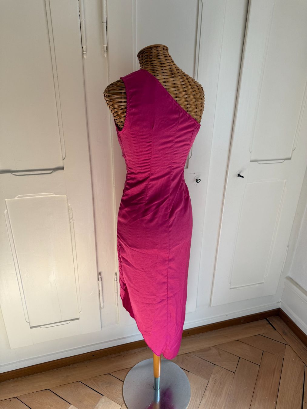 Shein Kleider: Kleid pink asymmetrisch 34 – Gebraucht aus Zürich von Diazaio 2