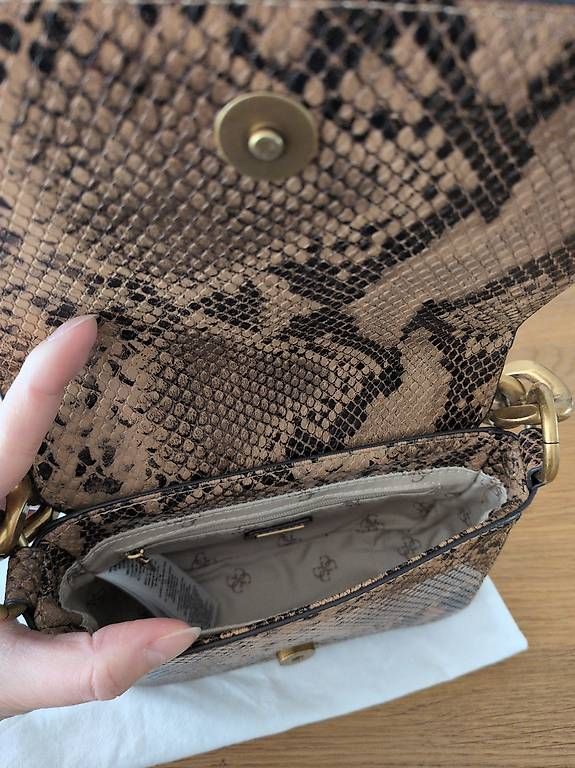 Taschen für Damen: Guess Tasche – Gebraucht aus Aarburg von Noemi.H 1