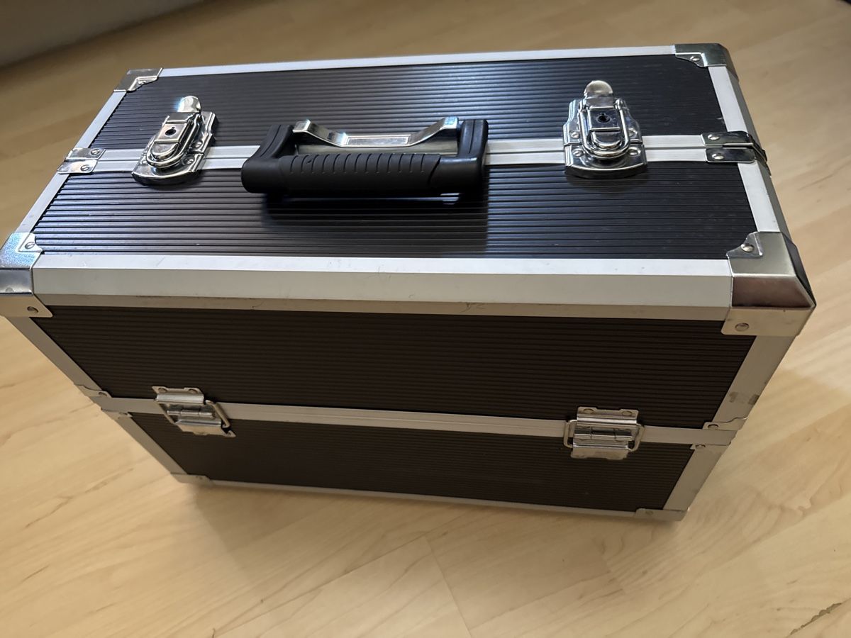 Make-up: Pro Aluminum Cosmetic Makeup Case Organizer - Used – Neu (gemäss Beschreibung) aus Neirivue von naz_z28w