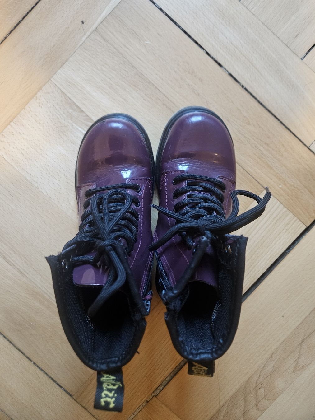 Dr. Martens Scarpe per ragazze: Dr. Martens Lack Kinderstiefel, Gr. 28 – Usato da Biel/Bienne venduto da pisabu 2