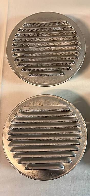 Alle Dekorationen: Grille de façade ronde en aluminium – Gebraucht aus Cugy VD von chr_n2rp 1