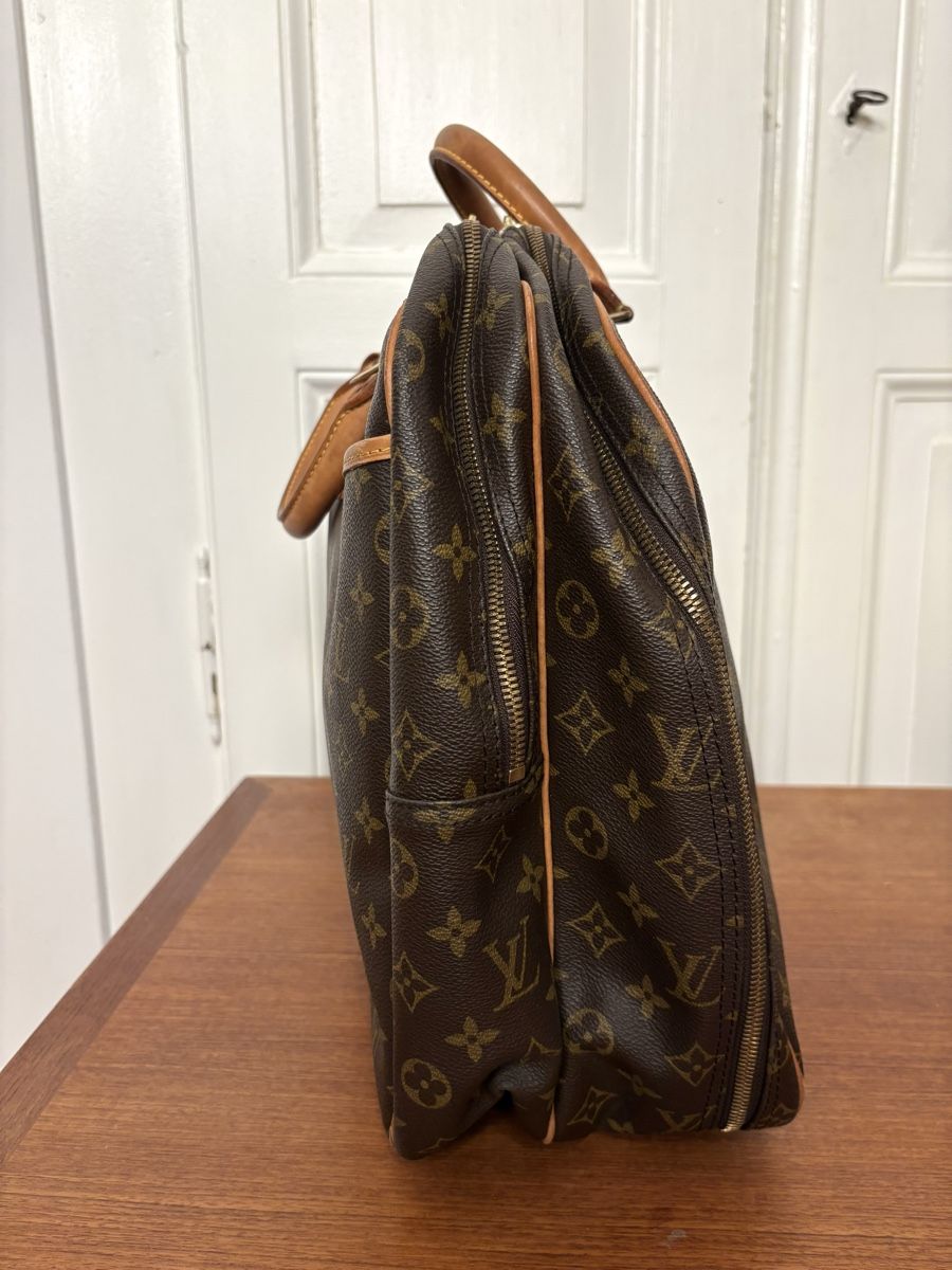 Louis Vuitton Valigie: Louis Vuitton Alize 24H Monogram Travel Case – Usato da Winterthur venduto da Atelier.W.Maison 6
