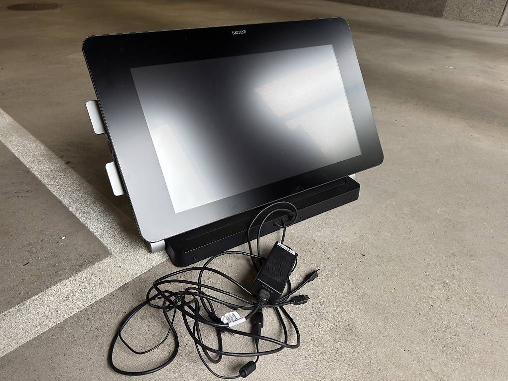 Wacom Tablet PC: Wacom Cintiq 27QHD Touch (Creative Pen & Touch Display) – Gebraucht aus Oberwil BL von JoelCartier