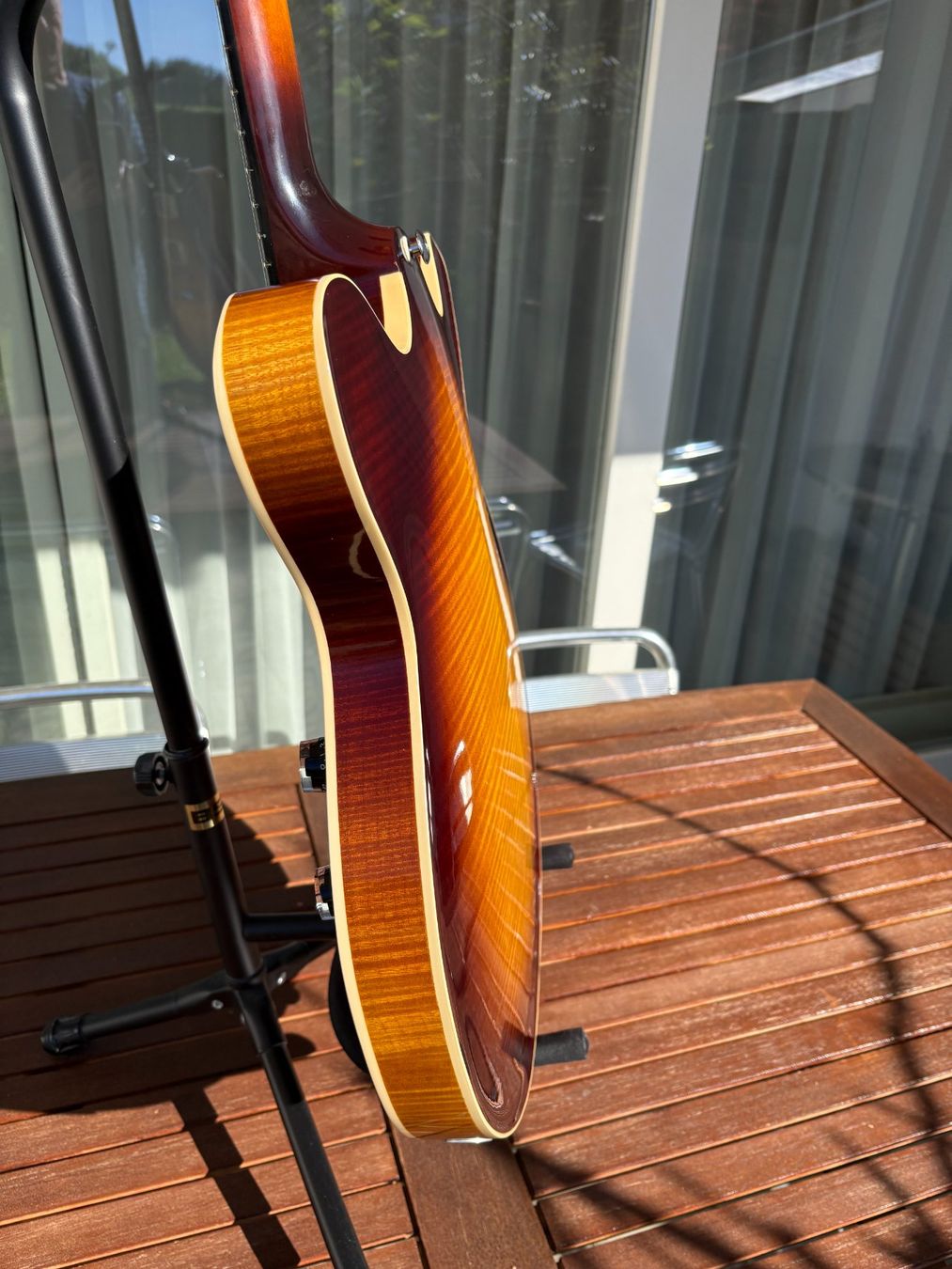 Strumenti musicali: Victor Baker Model 35 2010 Sunburst owned by Ed Cherry – Usato da Obfelden venduto da boletus03 3
