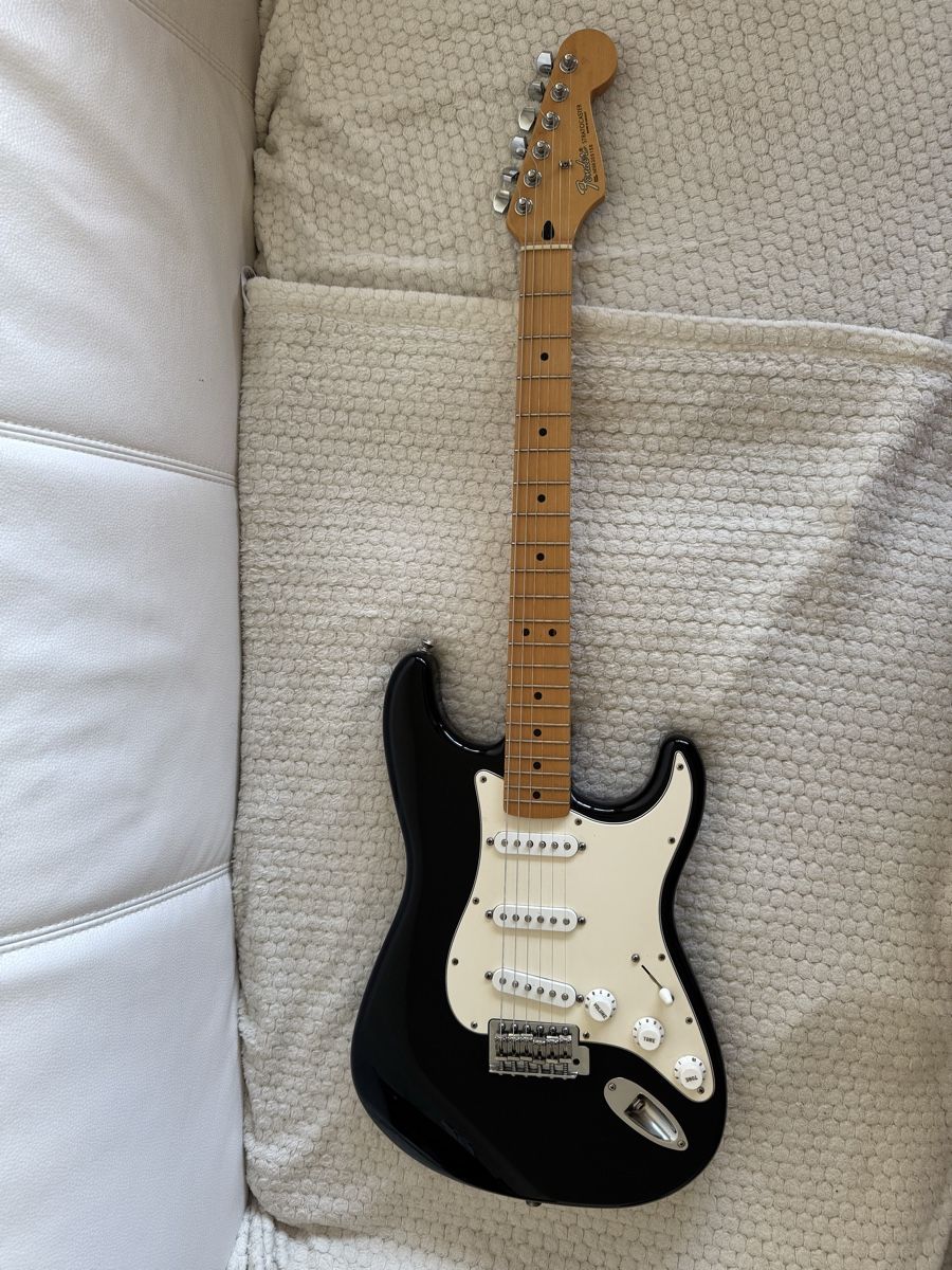 Fender Instruments de musique: Fender Stratocaster MIM – D'occasion à Schwerzenbach par RSX_IST