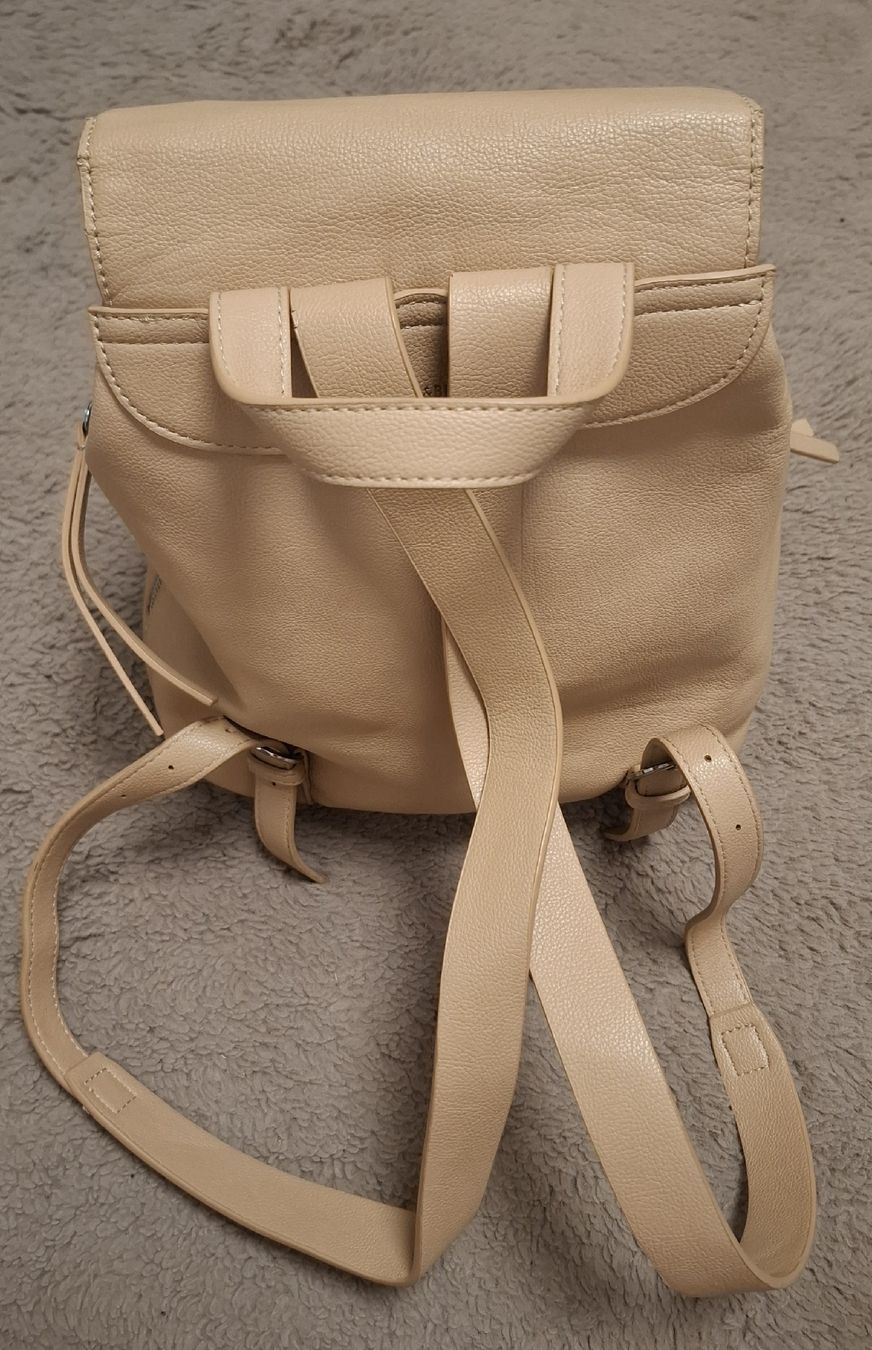 Zaini: Pull&Bear Rucksack beige Lederimitat Damen neuwertig – Nuovo (secondo la descrizione) da Glis venduto da len_hd2h 2