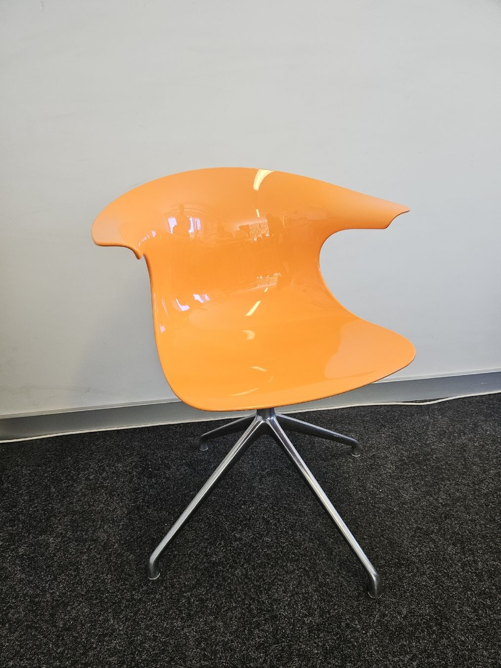 Stühle: Infiniti Loop Mono 4 Star Drehstuhl orange – Gebraucht aus Winterthur von Dachs28
