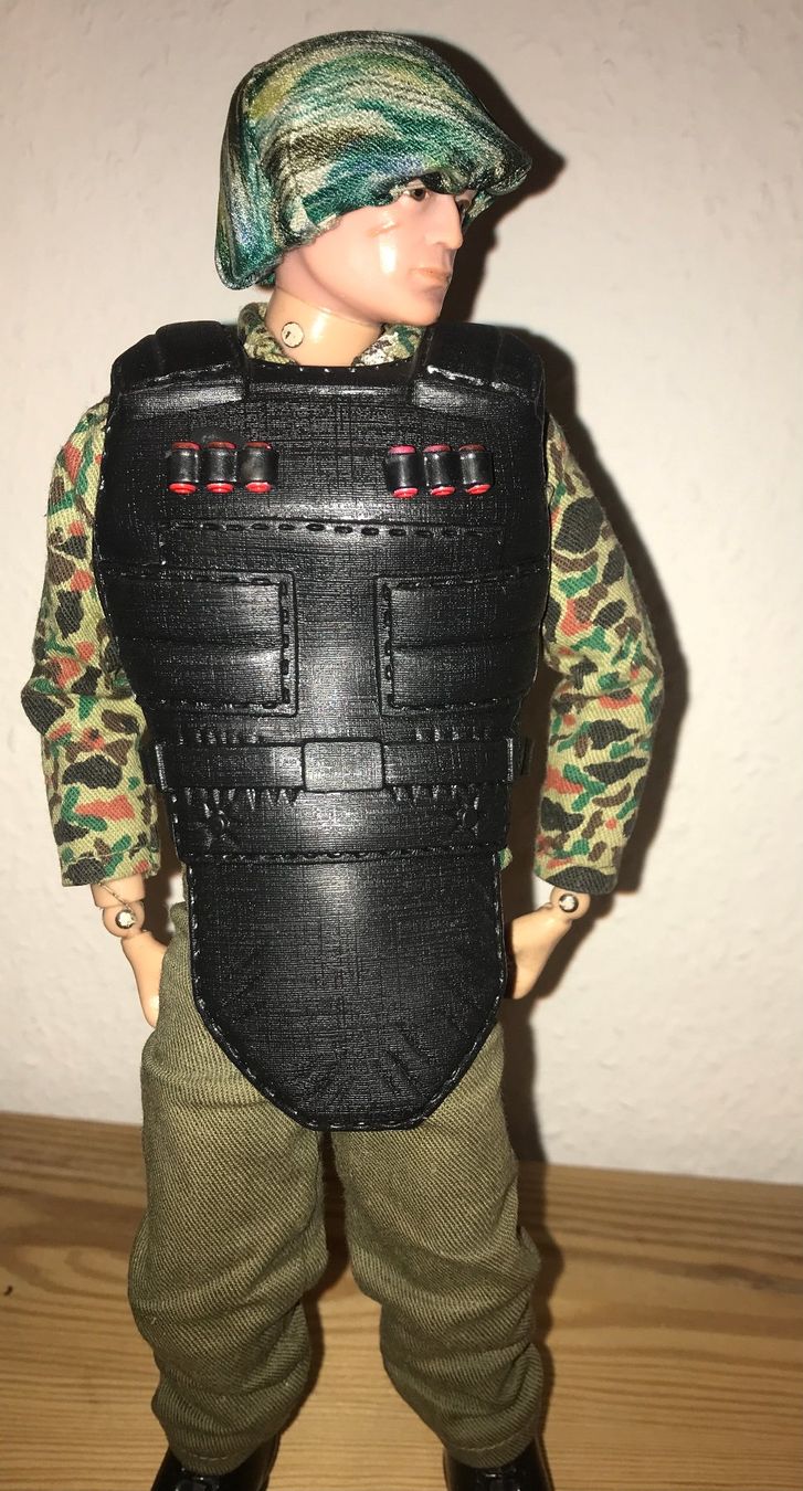 Statuette: Kugelsichere Weste im Massstab 1/6 – Usato da Onex venduto da johnca