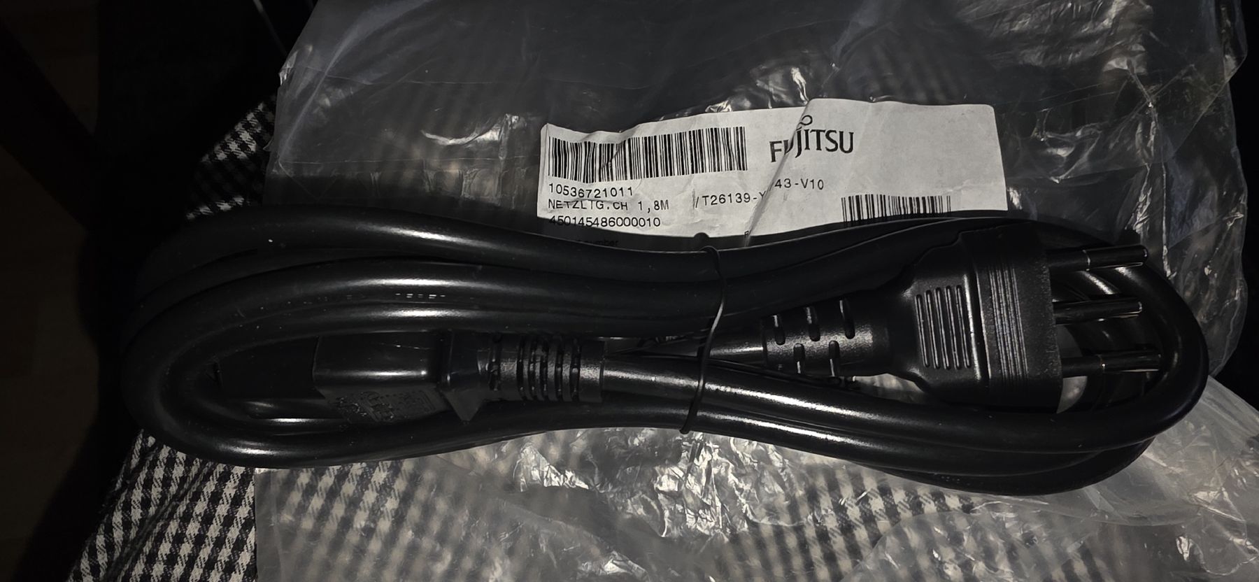 Cavi: Fujitsu Stromkabel, Netzwerkkabel, neu. – Nuovo (secondo la descrizione) da Allschwil venduto da Ntt01 1
