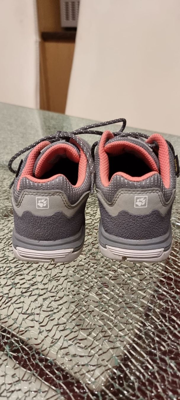 Jack Wolfskin Scarpe per ragazze: Jack Wolfskin Gr. 35 – Usato da Luzern venduto da Edii025 9