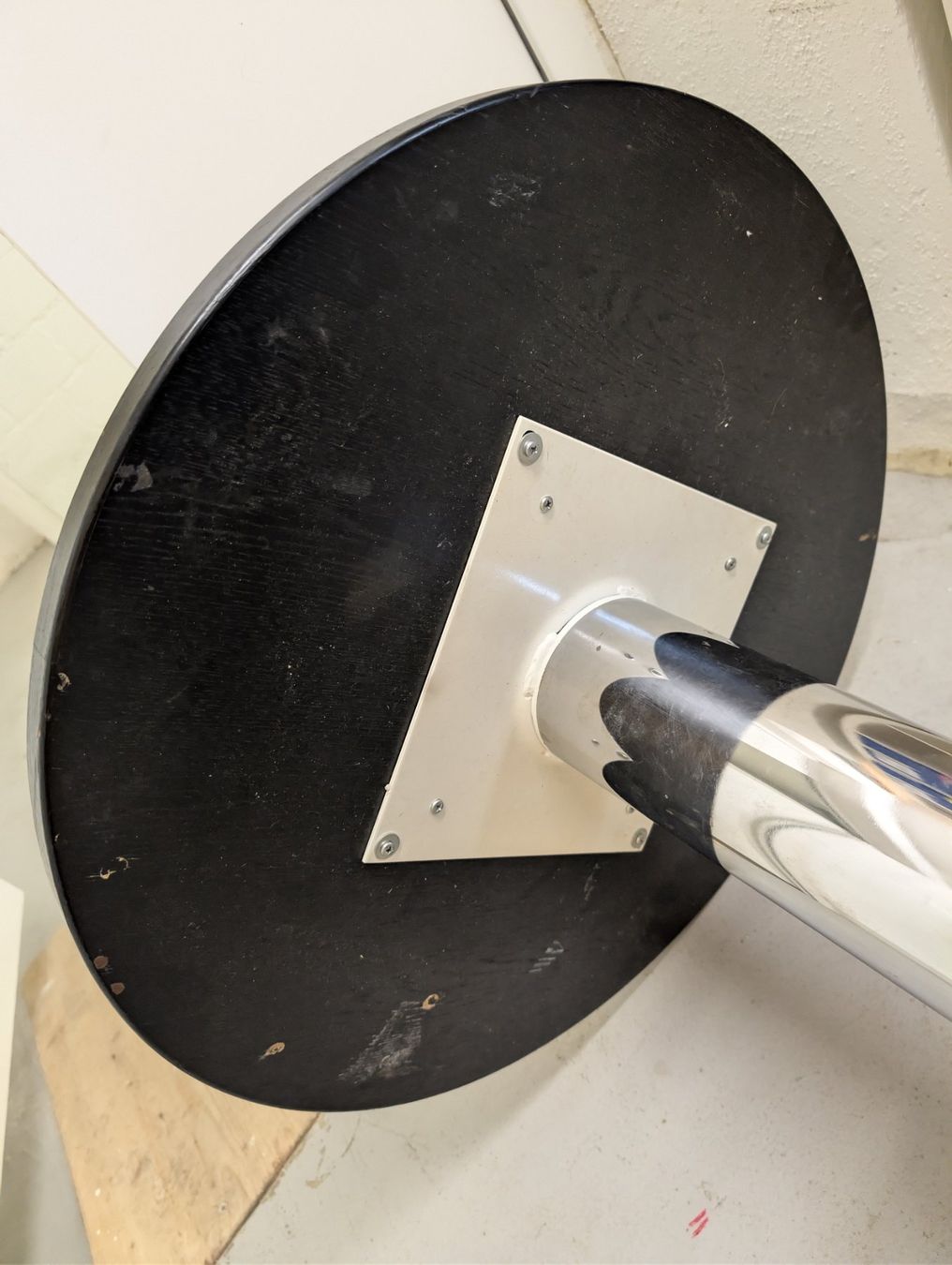 Tavoli: runder schwarzer Tisch mit Metallbein - u./Ref:BVT02 – Usato da Zürich venduto da ecologicaldev 3
