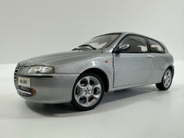 Alfa Romeo 147 1:18, silber, RICKO
