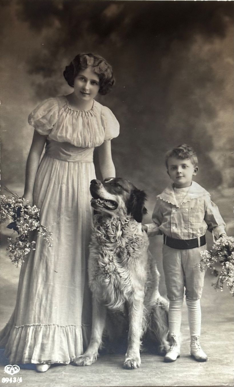 Cartes postales: Mutter, Kind, Hund – D'occasion à Frauenfeld par Merk52