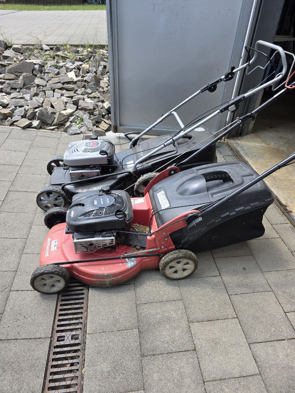 Jonsered Tondeuses à gazon: 2 Benzin-Rasenmäher und Trimmer – D'occasion à Zug par mei_b8p2 2