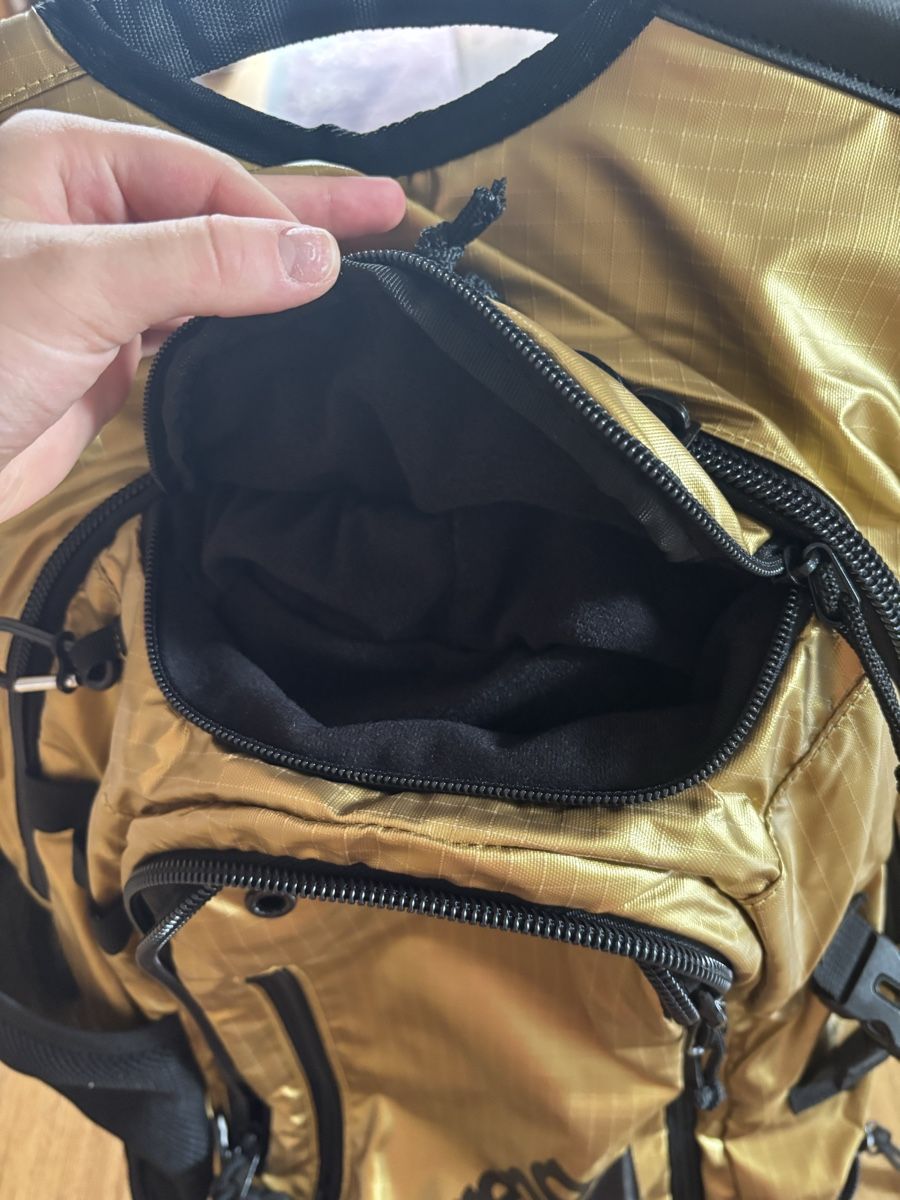 Arena Rucksäcke: Arena Rucksack Gold - nie benutzt – Neu und originalverpackt aus Kirchberg SG von lar_8mw6 6