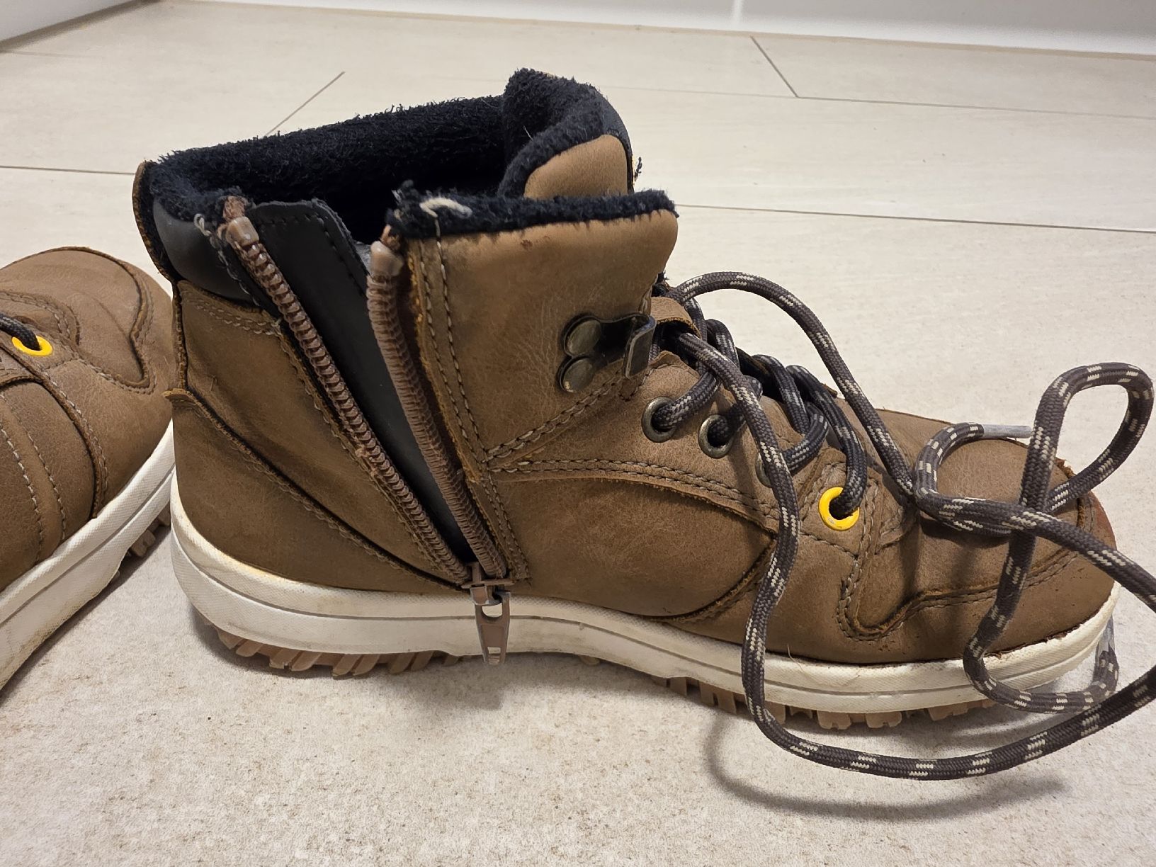 Caterpillar Scarpe per ragazzi: Caterpillar Schuh gr 33 – Usato da Rümlang venduto da Franny93 3