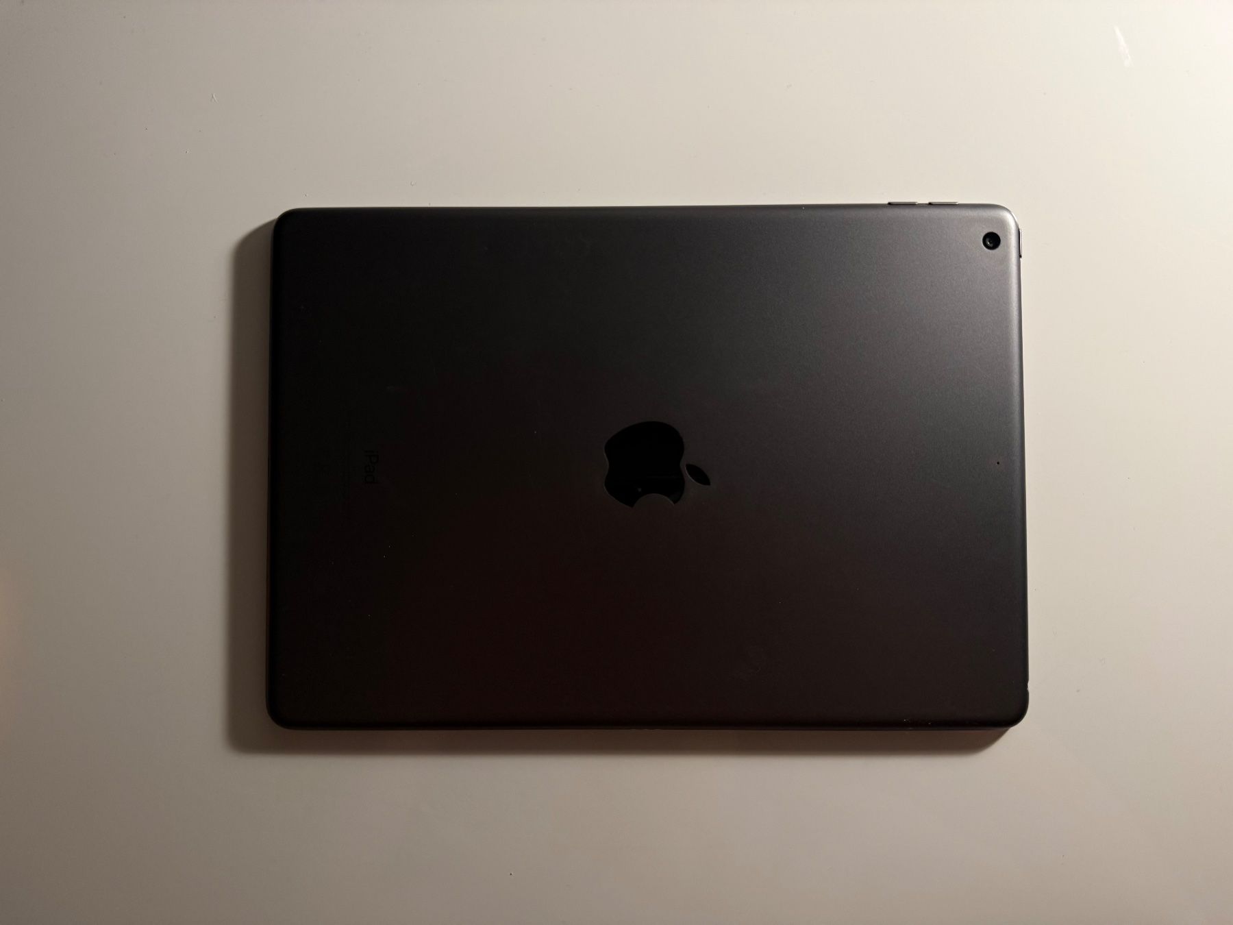 Apple Tablet PC: Apple iPad 7th Generation mit Apple Pencil und Hülle – Usato da Twann venduto da SchniderL