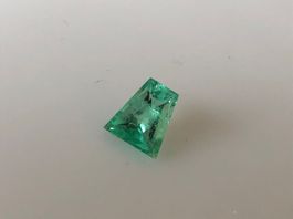 SMARAGD  grün Trapez  0.84cts  Ural / Sibirien