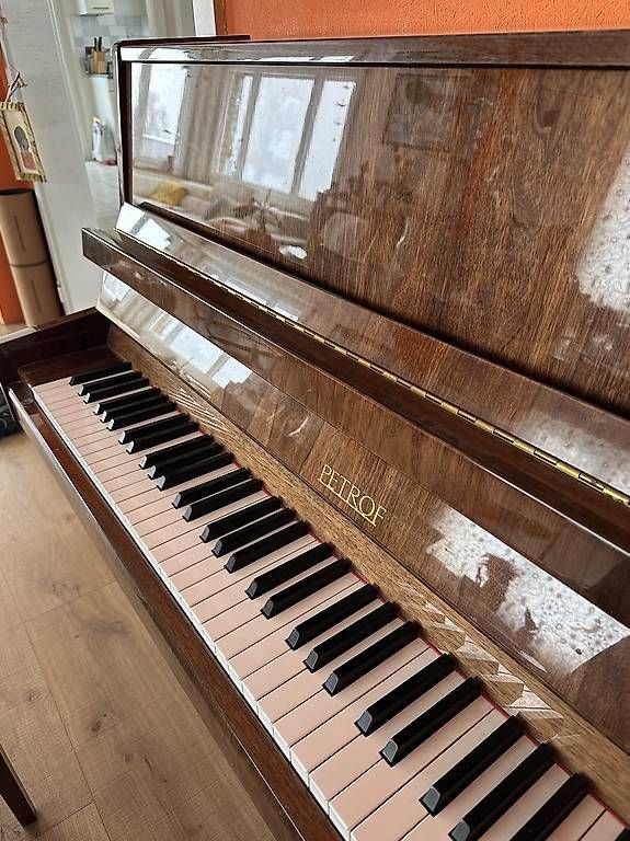 Strumenti musicali: Piano droit Petrof – Usato da Geneveys-Coffrane venduto da mkienitz