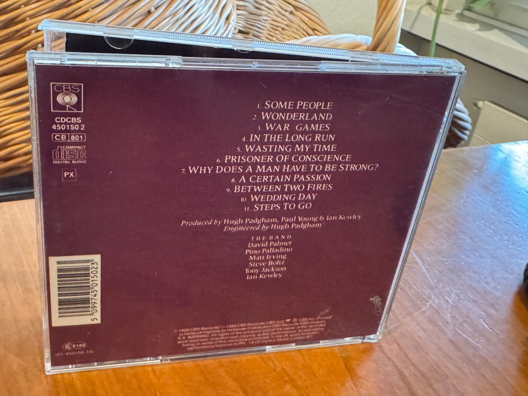 CD: Paul Young - Between Two Fires - HG42C – Usato da Küsnacht ZH venduto da swisssales.net 1