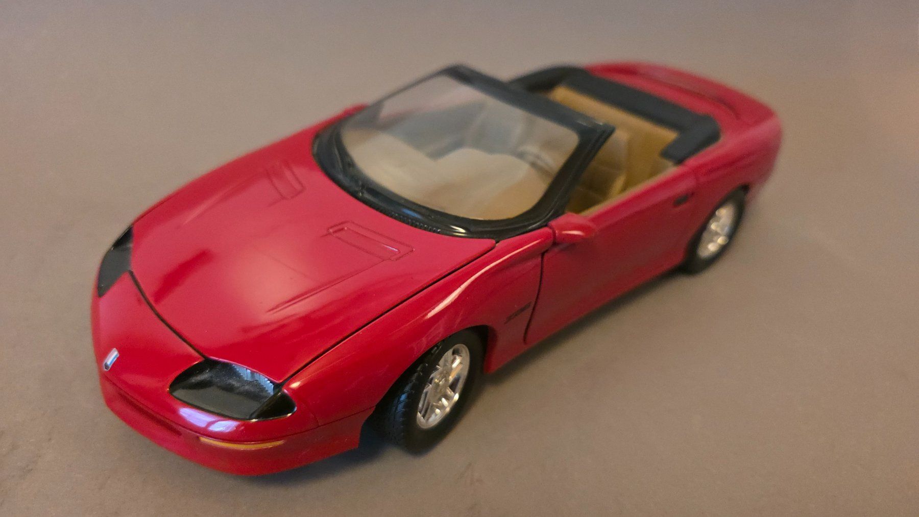 Ford Modellini d'auto: Chevrolet Camaro , 1:18  Vitrinenmodell, TOP – Usato da Hagenbuch ZH venduto da cougar1