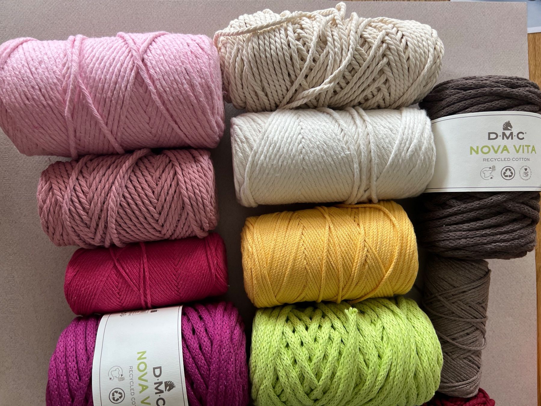 Cordicelle & Fili: Laine Macramé et Coton DMC lot de 23 pelotes – Usato da Chézard-St-Martin venduto da Chopette 3