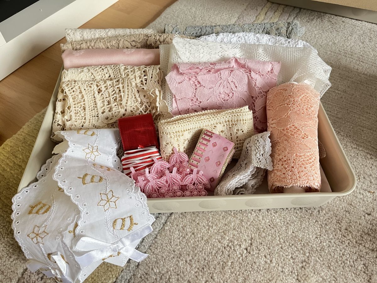 Tessuti: Spitzenbänder Spitzen Stoff Vintagedeko Shabbydeko Bänder – Usato da Frauenfeld venduto da Babytimmy