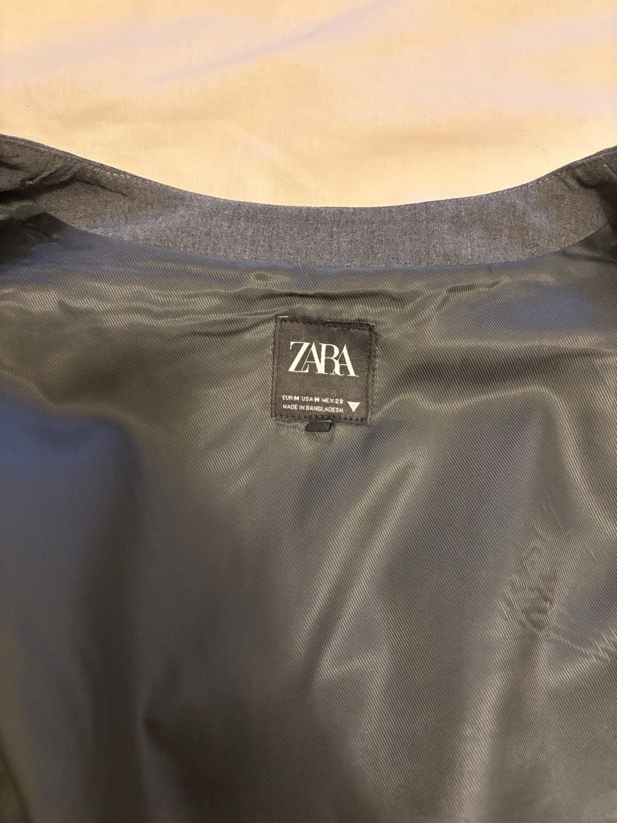 Zara Gilet & Giacche senza maniche: ZARA Damenweste in Grau. – Usato da Luzern venduto da Monica_19 1