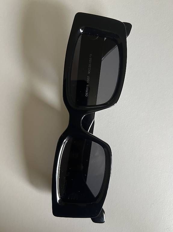 Off-White Occhiali & Lenti: Off-White ARTHUR Sonnenbrille – Usato da Brislach venduto da Praveen03