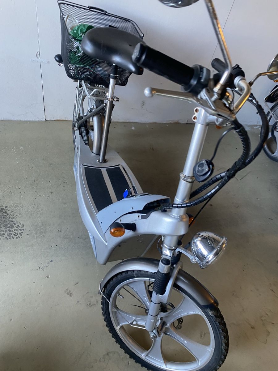Elektromobile: 4 Stück e roller  – Defekt aus Grellingen von OCC_ASION01 4