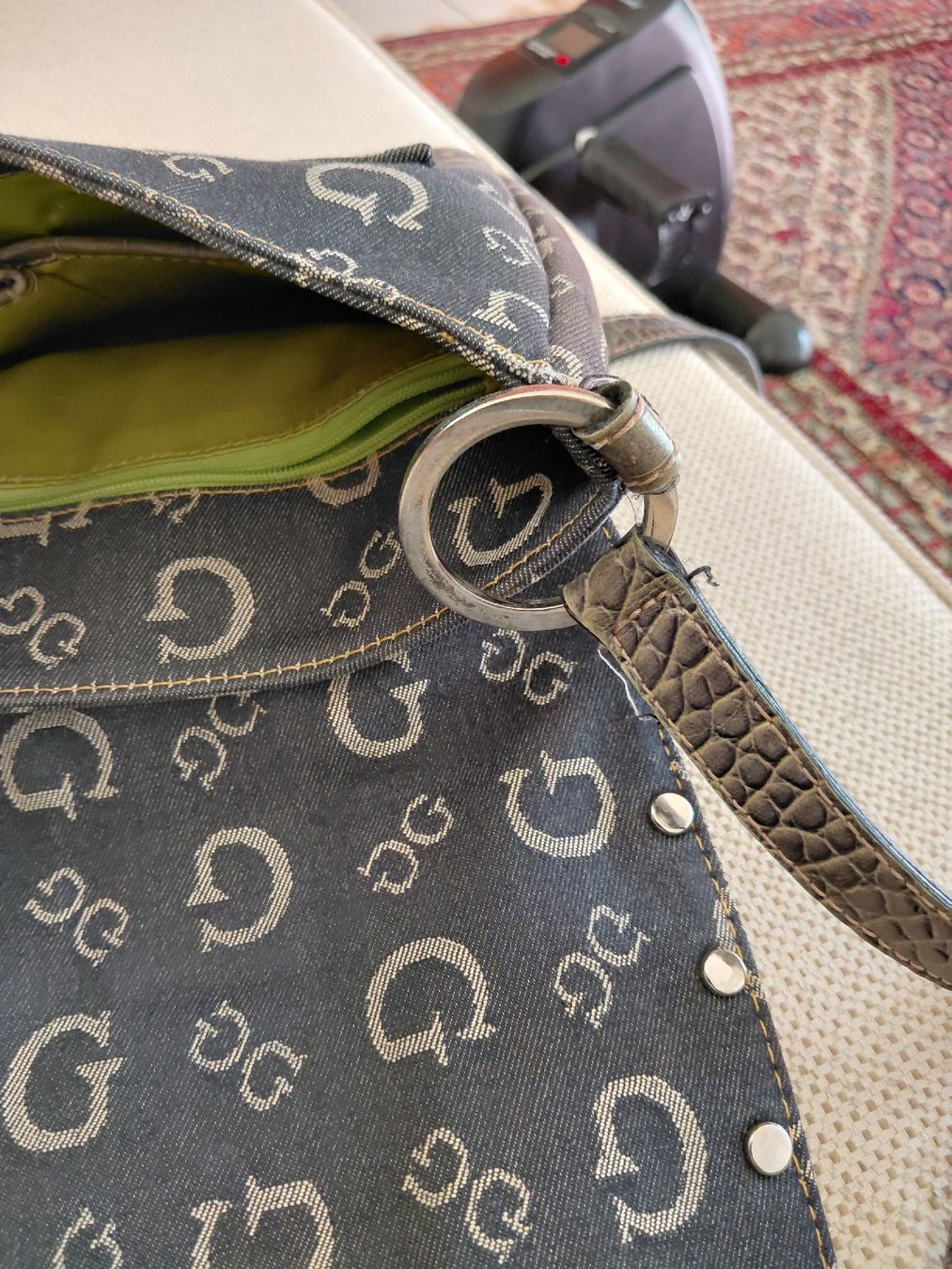 Altro in  Abbigliamento & Accessori: Borsa a tracolla Guess marrone con logo e borchie usata  – Usato da Lugano venduto da ycd_rv8h 3