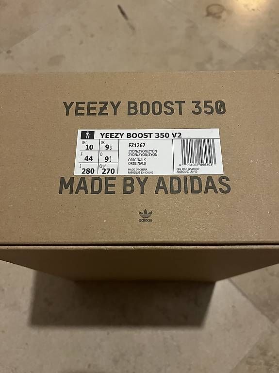 Adidas Scarpe da uomo: Adidas Yeezy Boost 350 V2 Gr 44 – Nuovo (secondo la descrizione) da Davos Dorf venduto da fab_kt5r 1