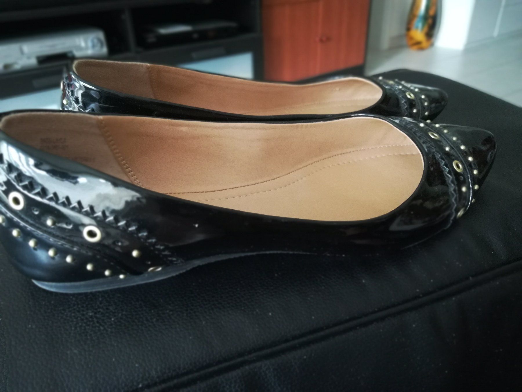 Damenschuhe: Chaussures laquées noires, pied large – Gebraucht aus St-Cergue von Neviana 1