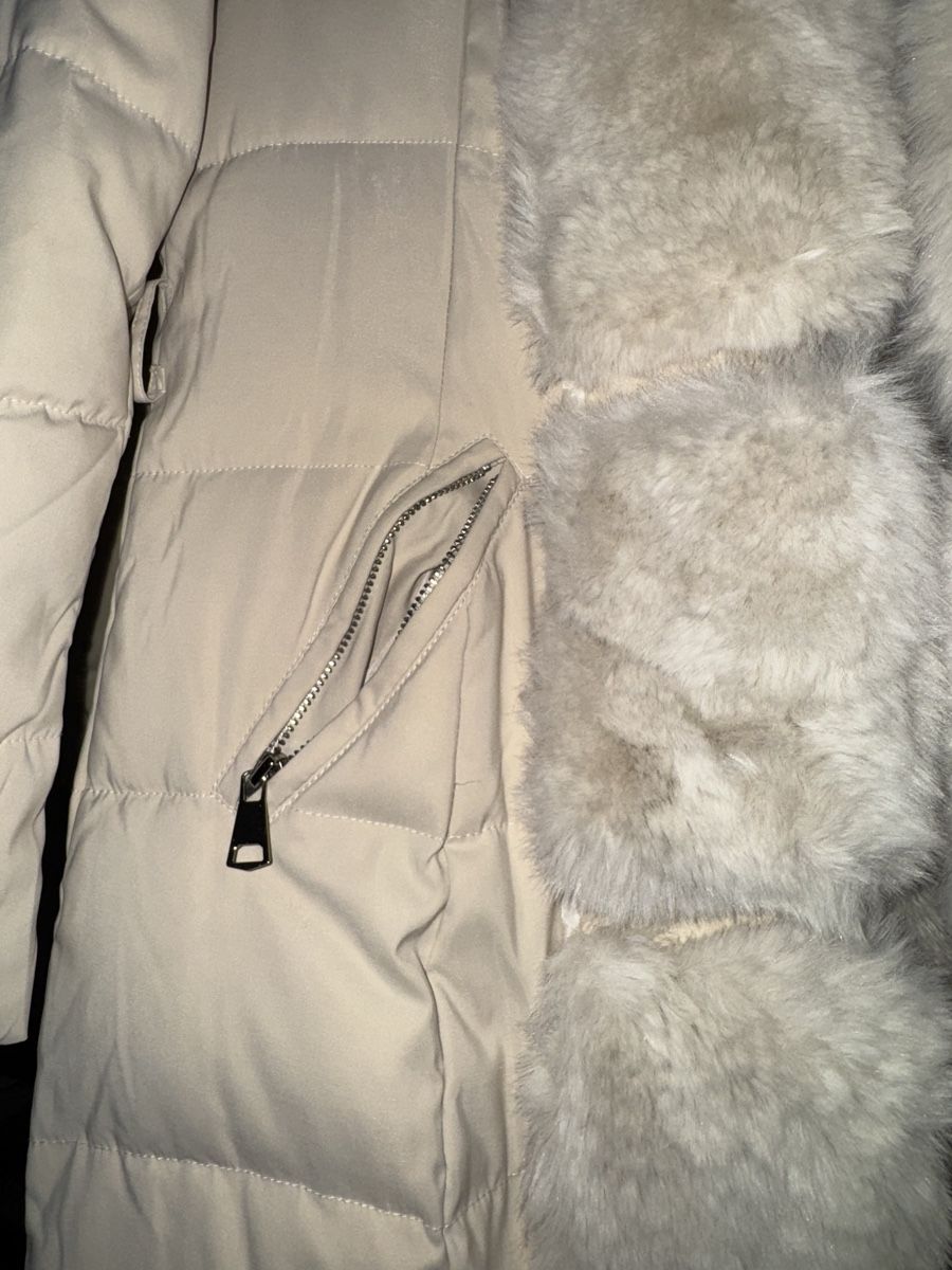 Giacche: Winterjacke mit Pelzbesatz, Grösse L – Nuovo (secondo la descrizione) da Pfäffikon ZH venduto da Tetu.33 3
