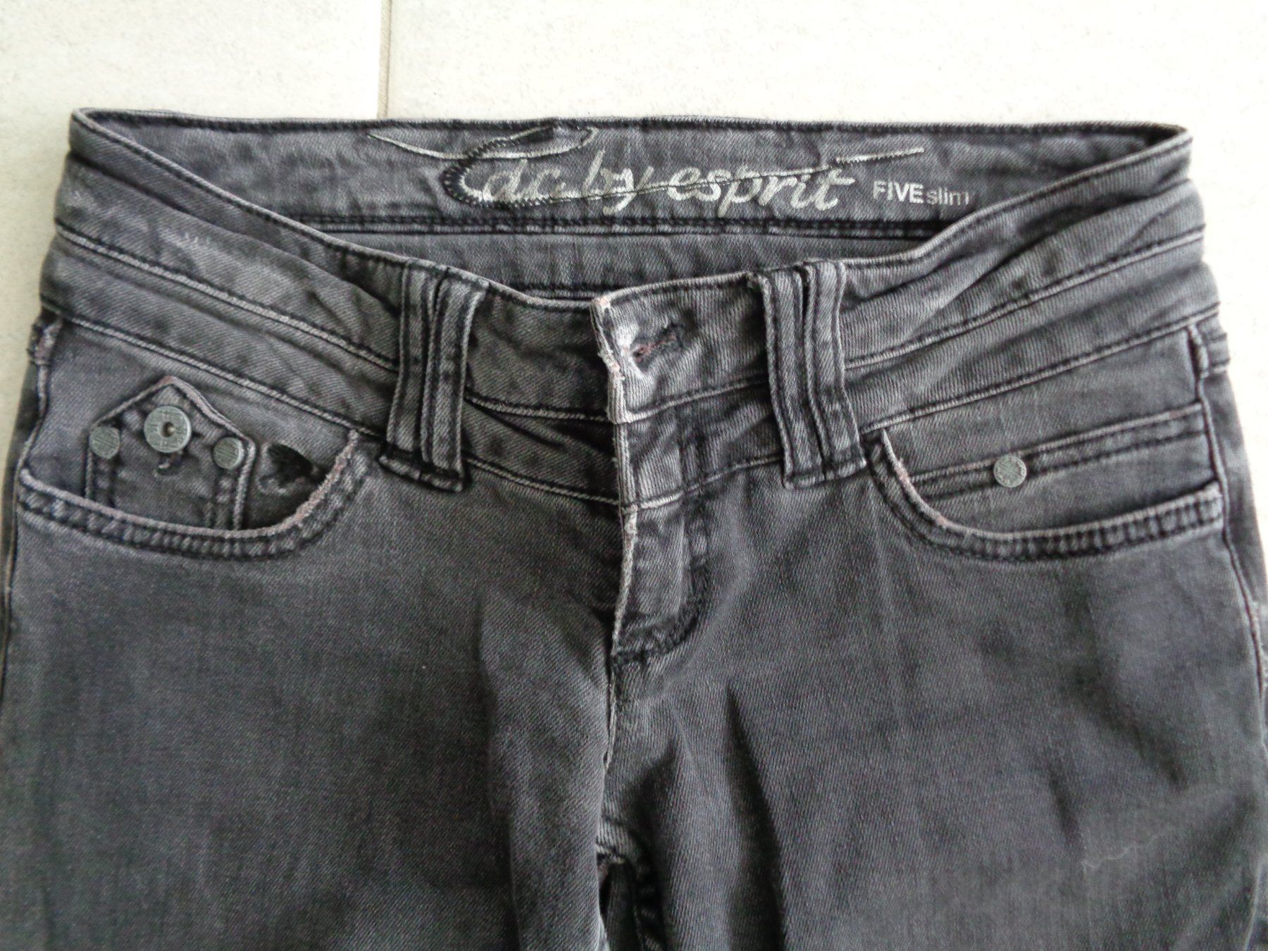 Esprit Jeans: ESPRIT JEANS GR.32 NEUWERTIG – Usato da Rotkreuz venduto da Samballi 1