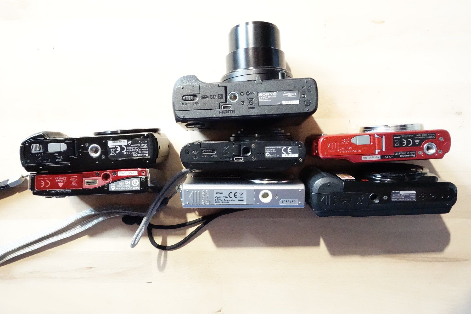 Sony Kamera: Lot de 8 appareils photo avec accessoires – Defekt aus La Rippe von Kopernic 7