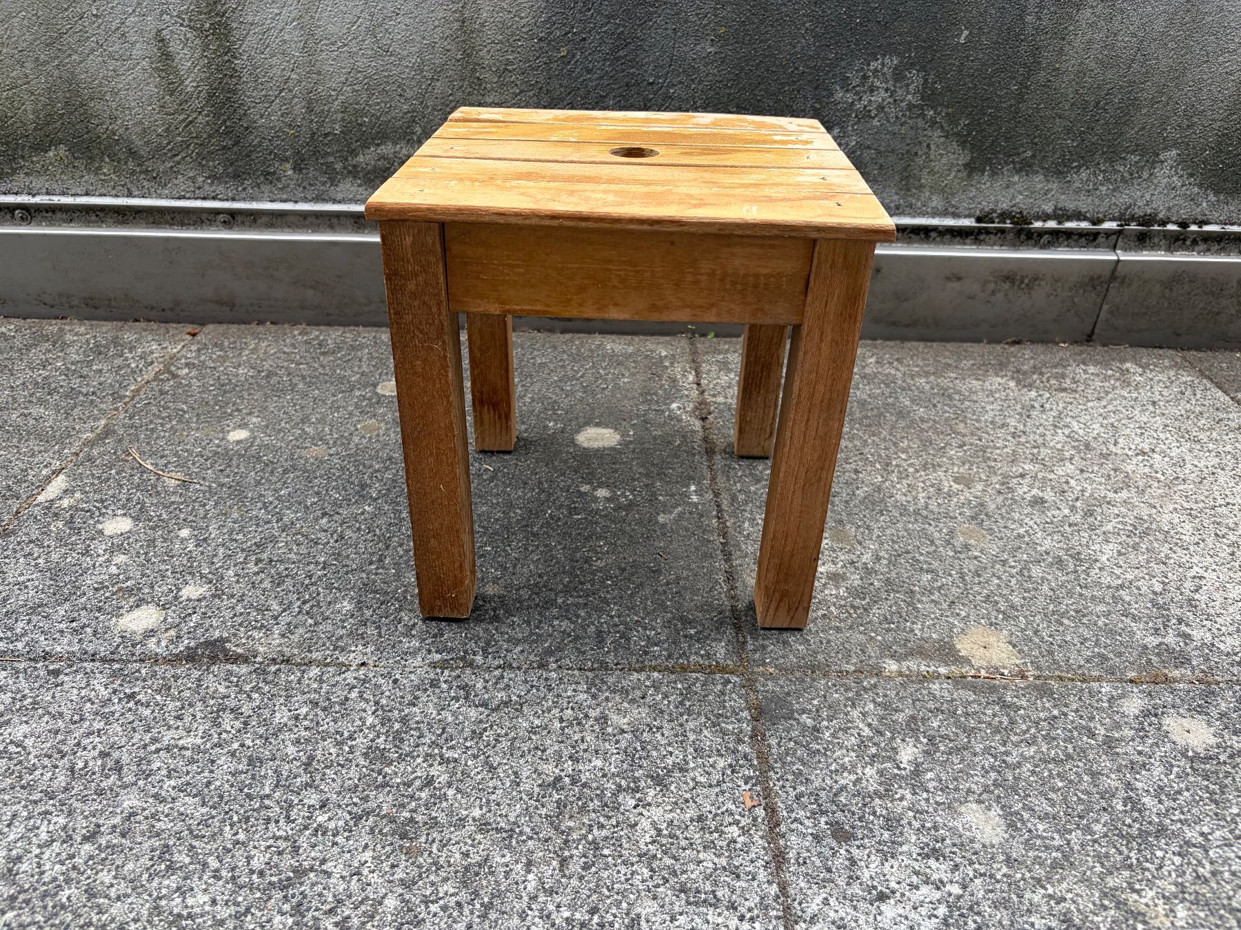 Sgabelli: Ancien Tabouret en Bois Massif – Usato da Vallamand venduto da Bricbracbroc82 2