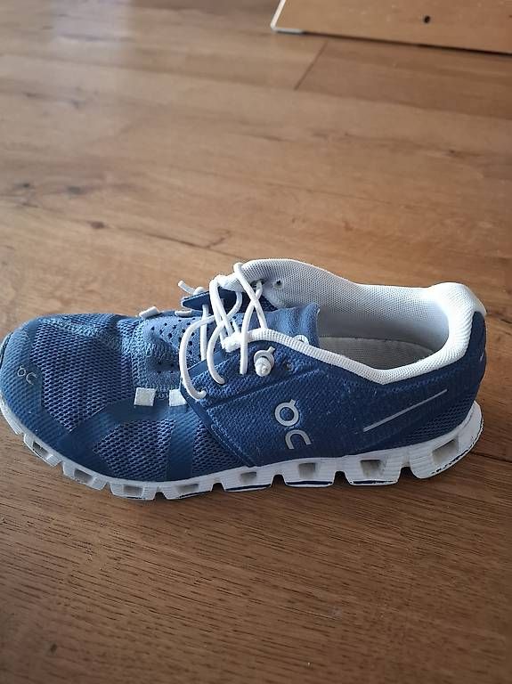 Scarpe da uomo: Gut erhaltene ON Cloud Schuhe Gr. 36 – Usato da Langendorf venduto da grimmengasse 4