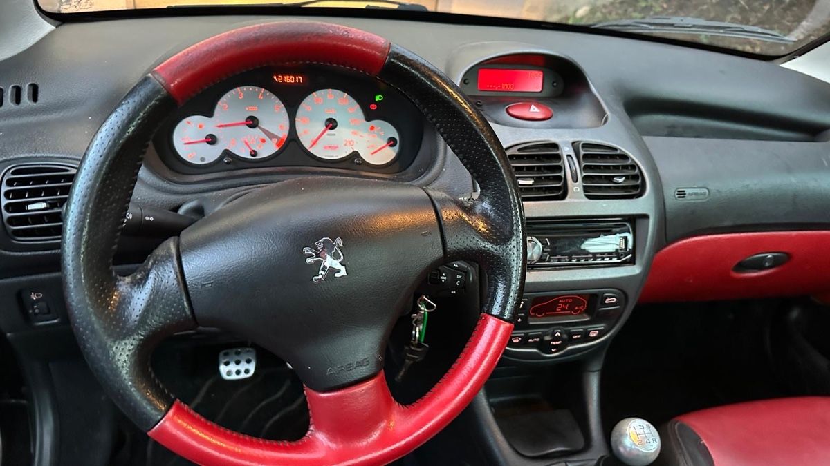Peugeot Automobili: PEUGEOT 206 2.0 Cabrio – Usato da Münchenbuchsee venduto da september72 4