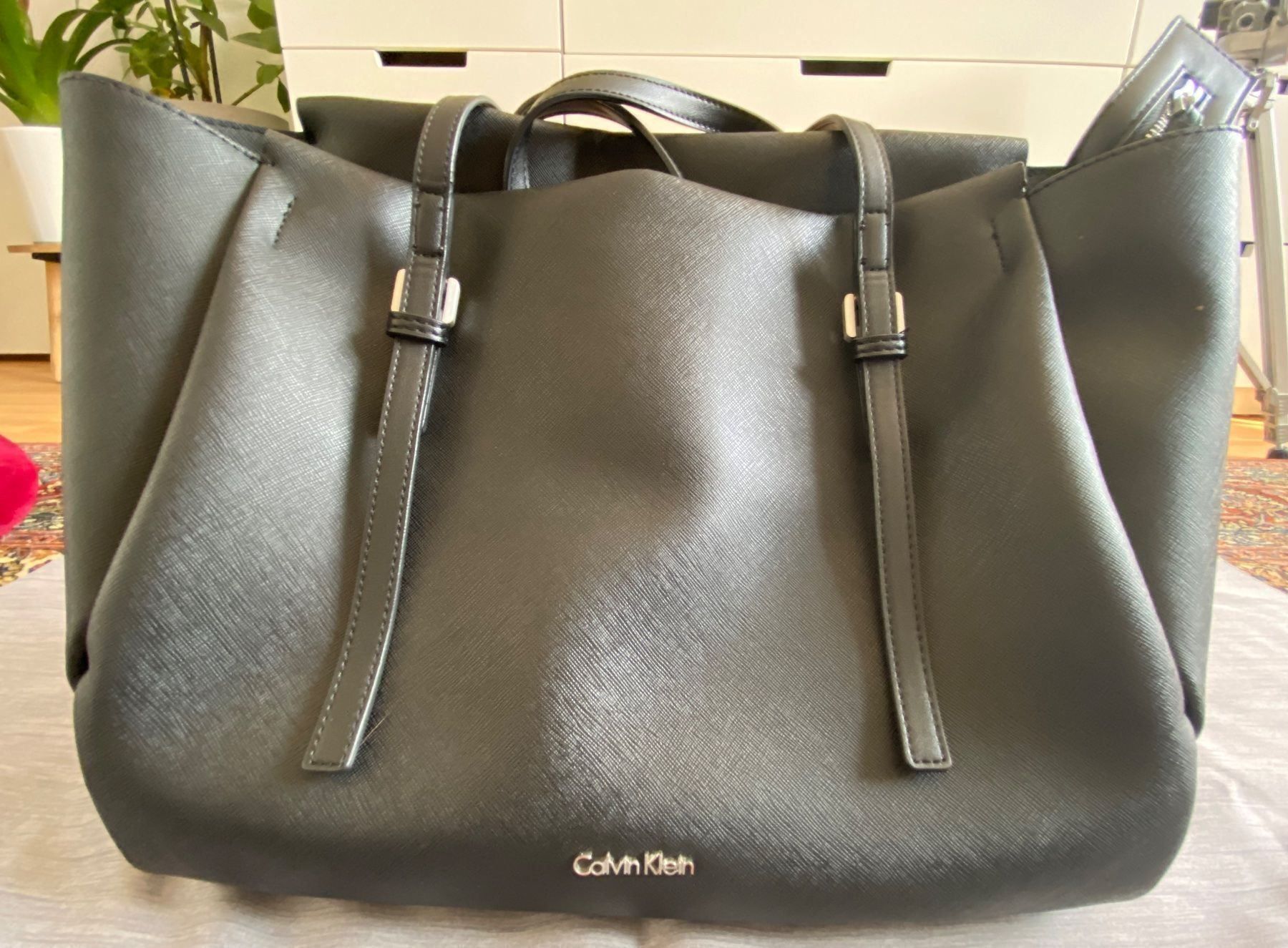 Calvin Klein Borse da donna: Calvin Klein Damentasche schwarz – Usato da Basel venduto da Verkauf_Aral 5