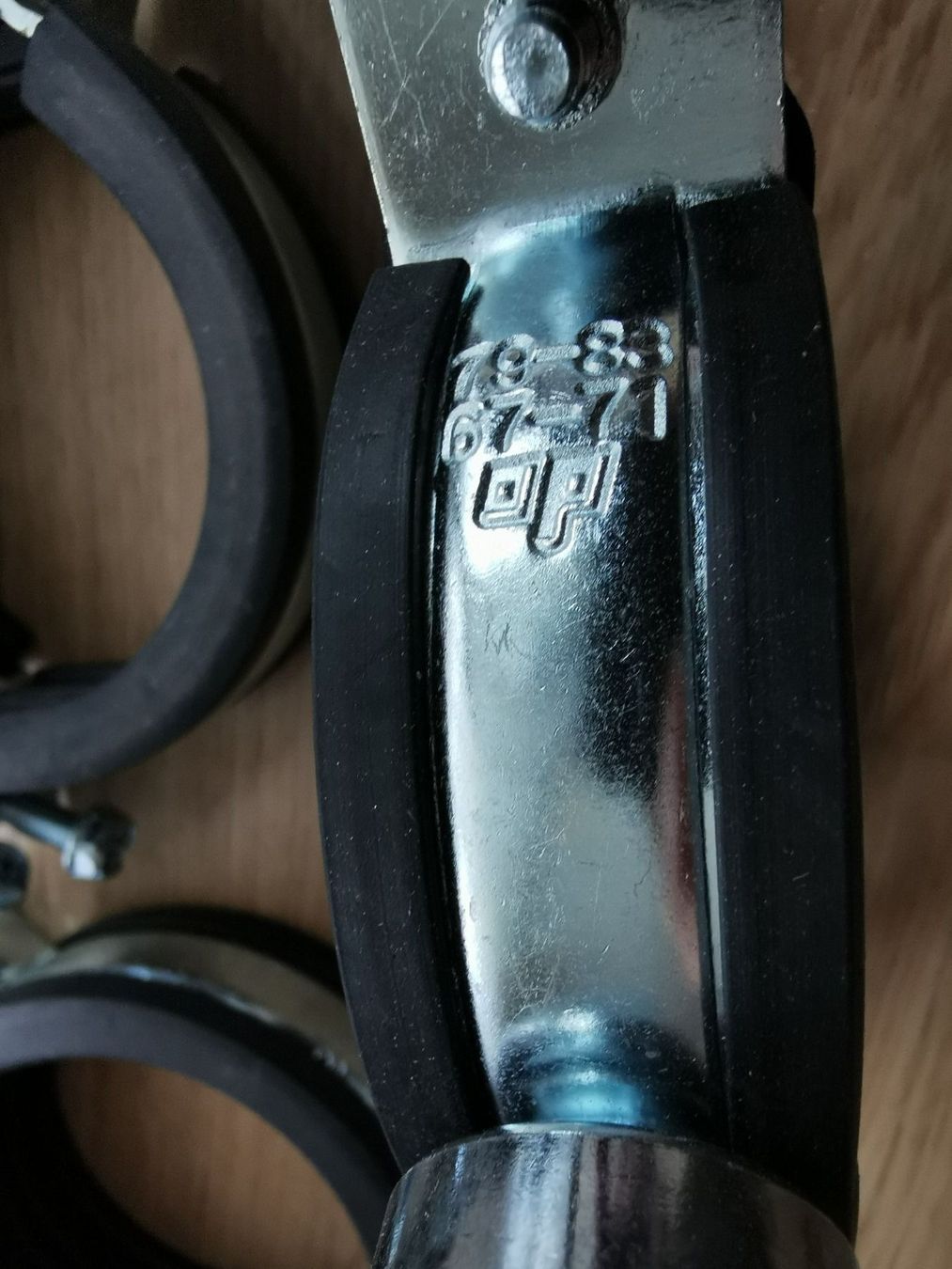 Wandhalterungen: Rohrschellen 67-71, 20 stk – Neu und originalverpackt aus Pfäffikon SZ von Maijecka 3