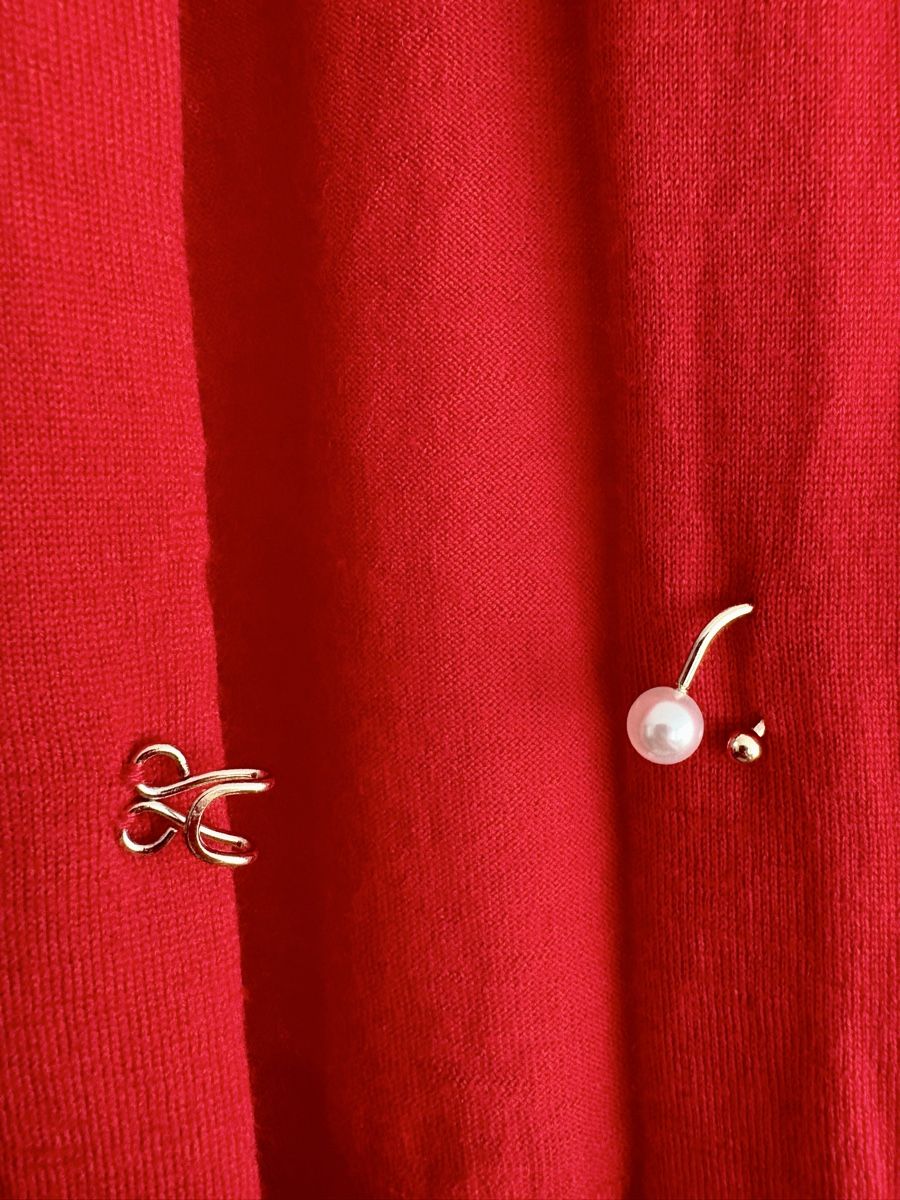 Maglioni & Felpe: Elegant Red Cardigan with Pearl Buttons - Size Medium – Usato da Zürich venduto da ron_t88f 2