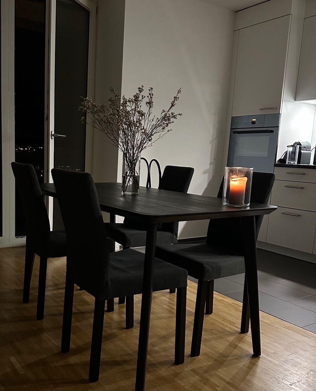 Ikea Set di tavolo e panche: IKEA Lisabo table and 4 dark grey chairs – Usato da Pratteln venduto da nad_b9cx