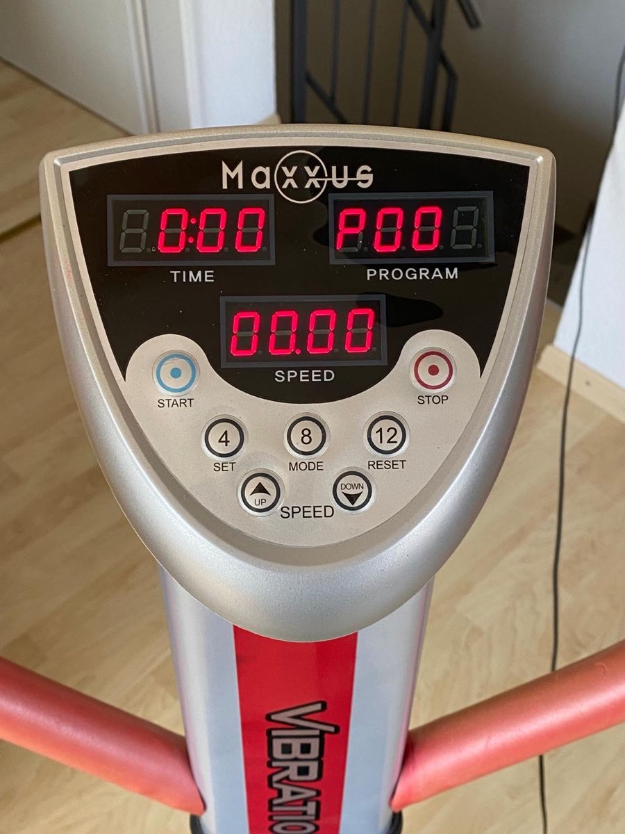 Maxxus Vélos d'appartement: Maxxus Vibroplate Vibrationsplatte – D'occasion à Freienstein par 16pfischti 4