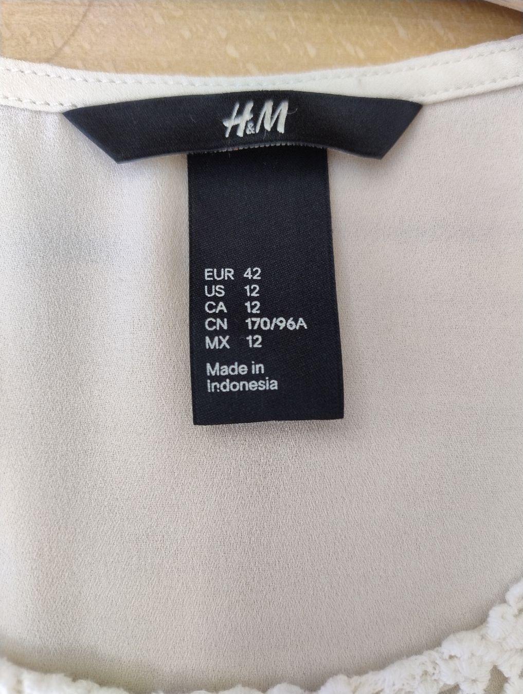H&M Tops: H&M Top cremefarben, Grösse 42 mit Spitze – Gebraucht aus Kirchberg BE von lauraflu 7